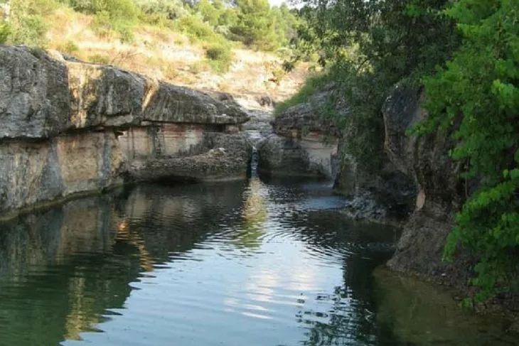 Toll de la Verdura en Arnes, poza natural cerca del Matarraña